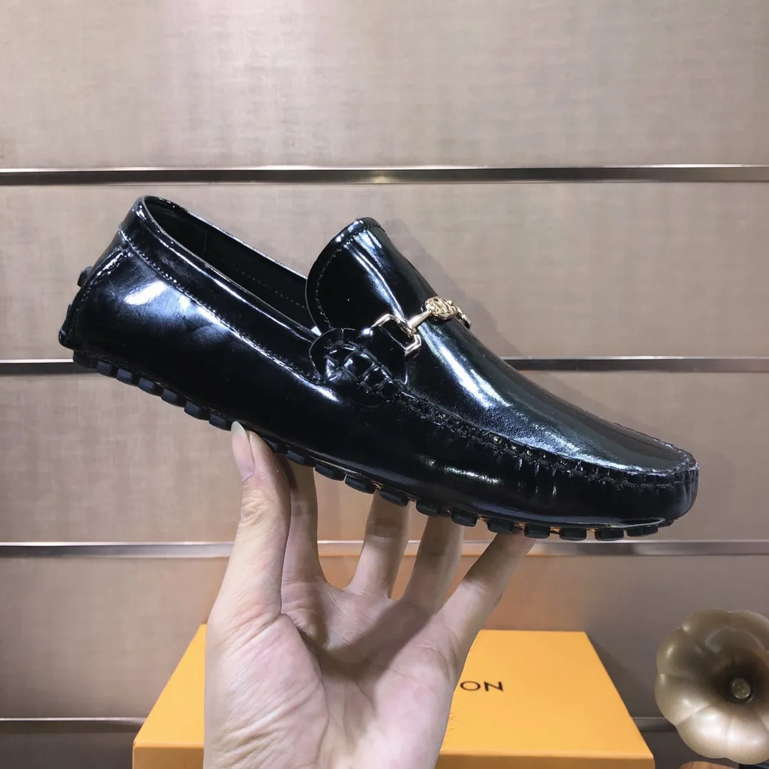 Men's men's shoes 💰420💰 [LV Doudou Shoes] (sheepskin lining) new model is on the market, available on the official website. The new Doudou shoes are processed into single-color materials, and the uppers are made of imported cowhide material. The body of the shoe is fully hemmed with mark thread, and is lined with imported original cowhide leather. The elegant shoe shape is super suitable for all-matching, and the size is 38-44.